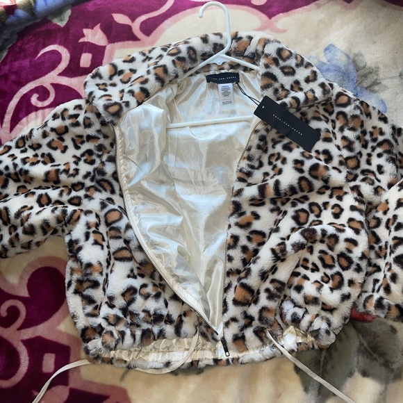 Tilly’s Fluffy Cheetah Jacket - Picture 9 of 9